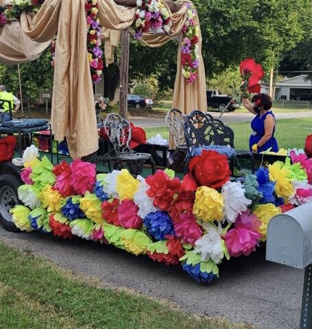 Rooster Day Rose Float